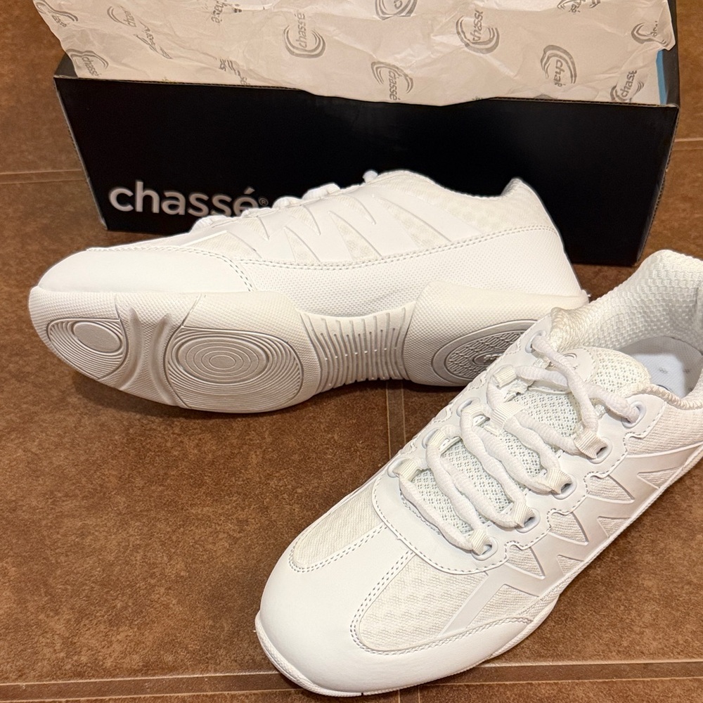 Chassé Women's White Athletic Shoes